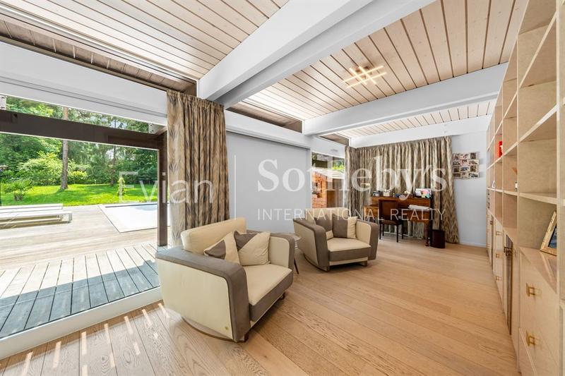 Maison - 448 m² - 9 pièces