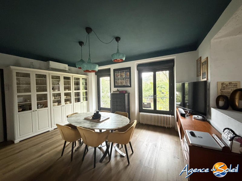 Maison - 267 m² - 7 pièces