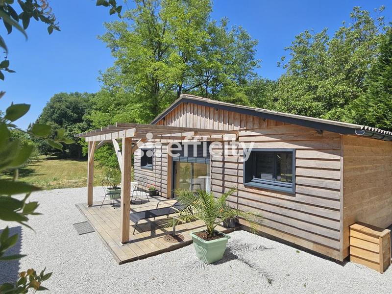 Maison - 245 m² - 9 pièces