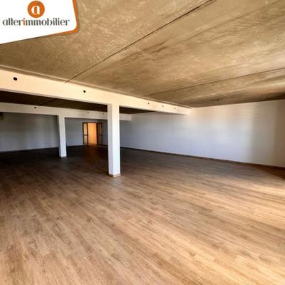 Bureau - 131 m² - 1 pièce