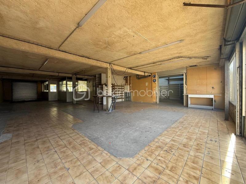 Local d'activité / Entrepôt - 318 m² - 3 pièces