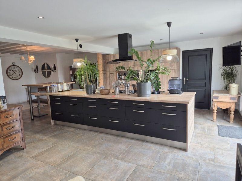 Maison - 220 m² - 3 pièces