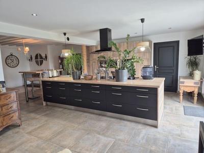 Maison - 220 m² - 3 pièces