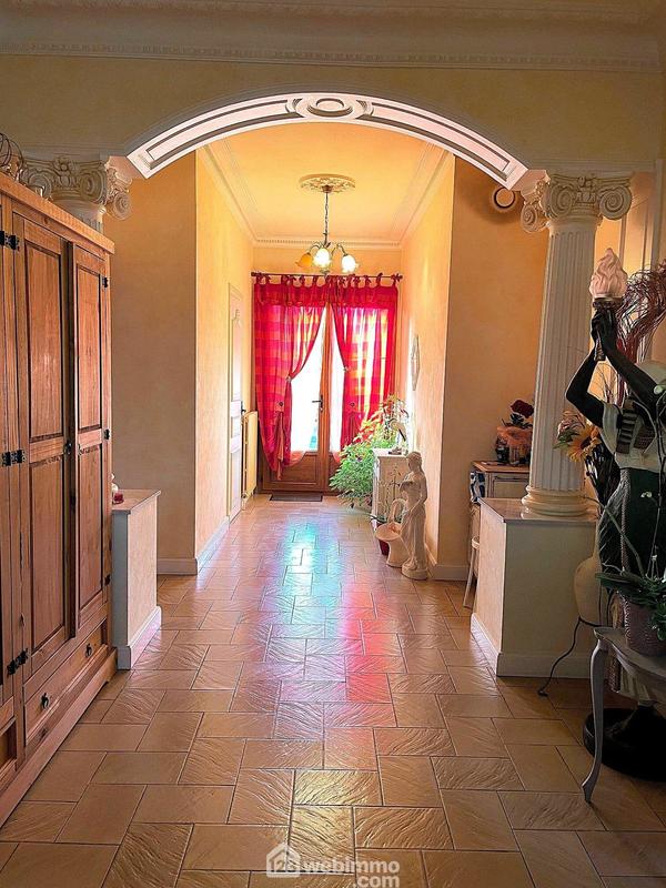 Maison - 280 m² - 10 pièces