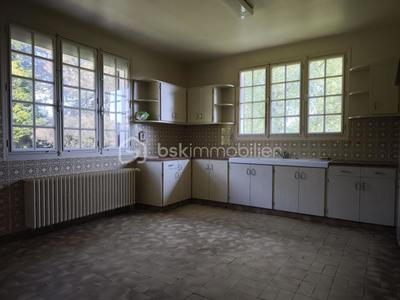 Maison traditionnelle - 184 m² - 5 pièces