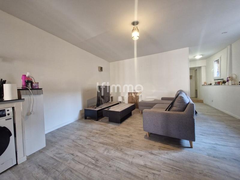 Immeuble - 104 m² - 6 pièces