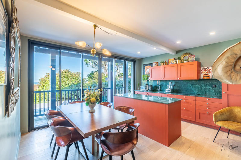 Maison - 425 m² - 12 pièces