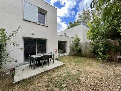 Maison - 88 m² - 4 pièces