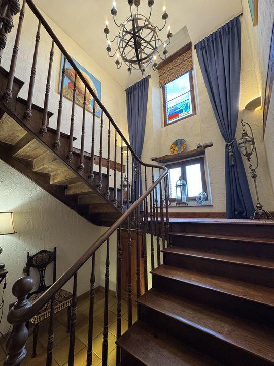 Maison ancienne - 450 m² - 12 pièces