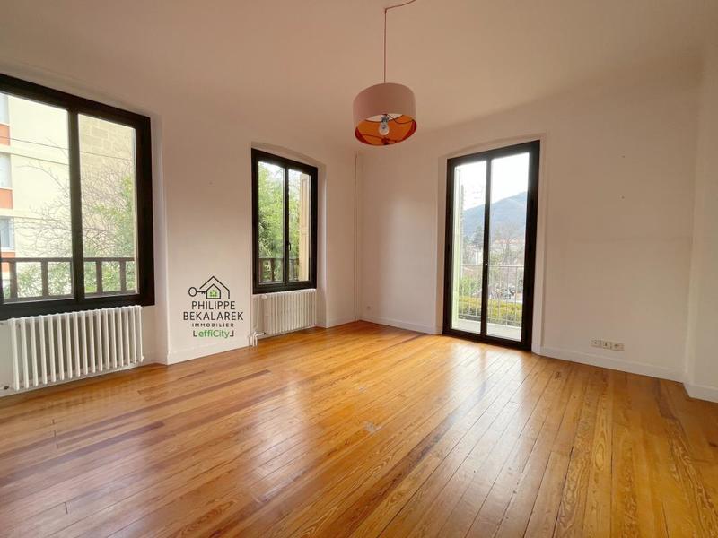 Maison - 228 m² - 9 pièces