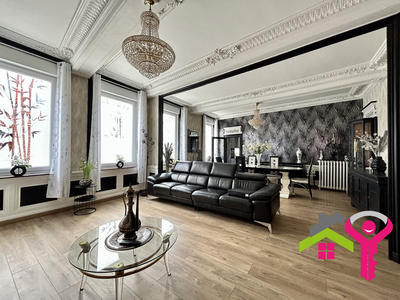 Maison - 269 m² - 10 pièces