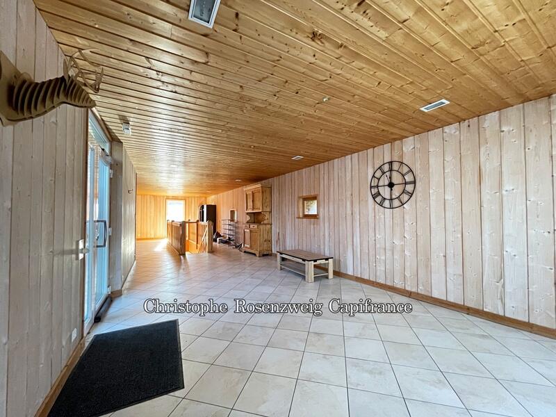 Maison - 212 m² - 6 pièces