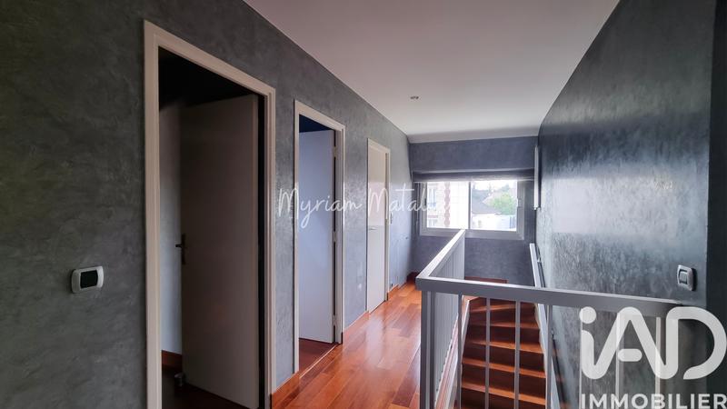 Maison - 220 m² - 8 pièces