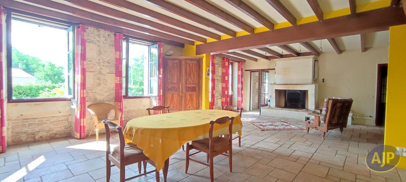Maison - 236 m² - 7 pièces