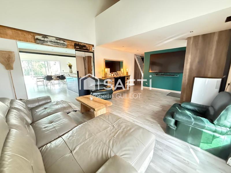 Maison - 170 m² - 8 pièces