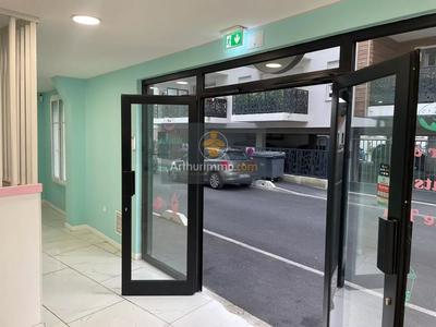 Magasins - 73 m² - 2 pièces