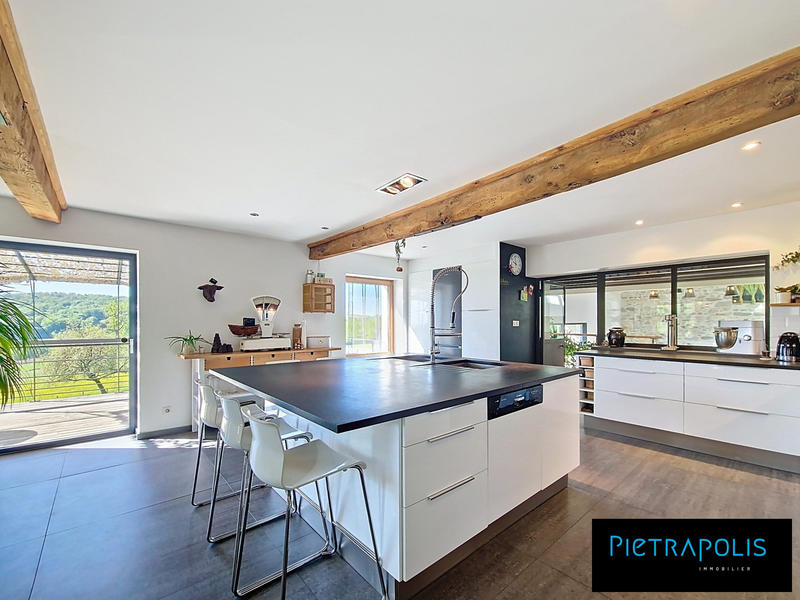 Maison - 375 m² - 12 pièces