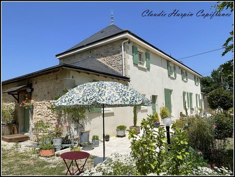 Maison - 288 m² - 8 pièces