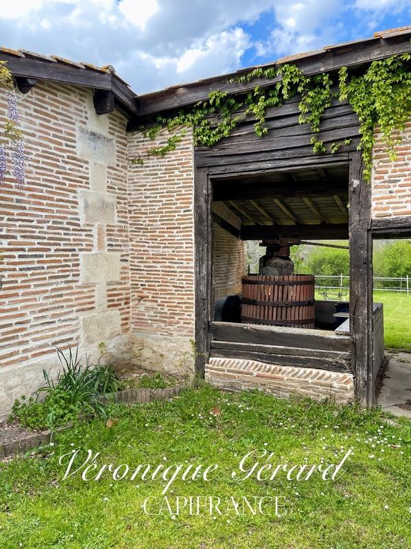 Maison en pierre - 238 m² - 6 pièces