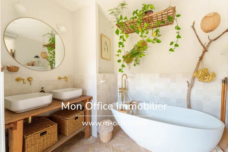 Maison - 230 m² - 8 pièces