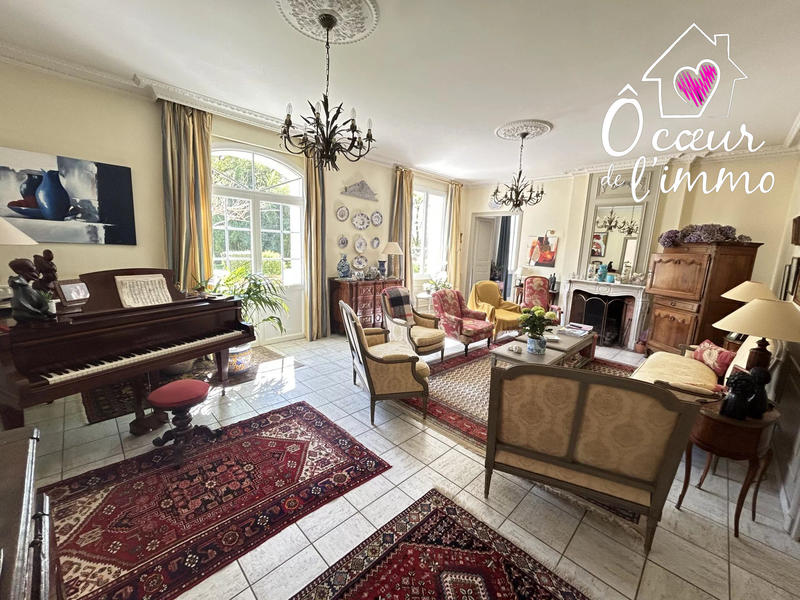 Maison - 230 m² - 9 pièces