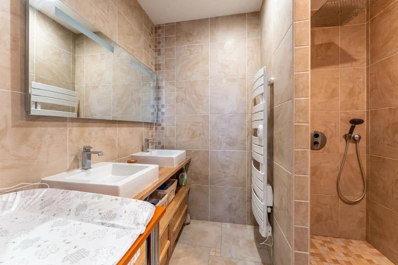 Propriété - 215 m² - 9 pièces