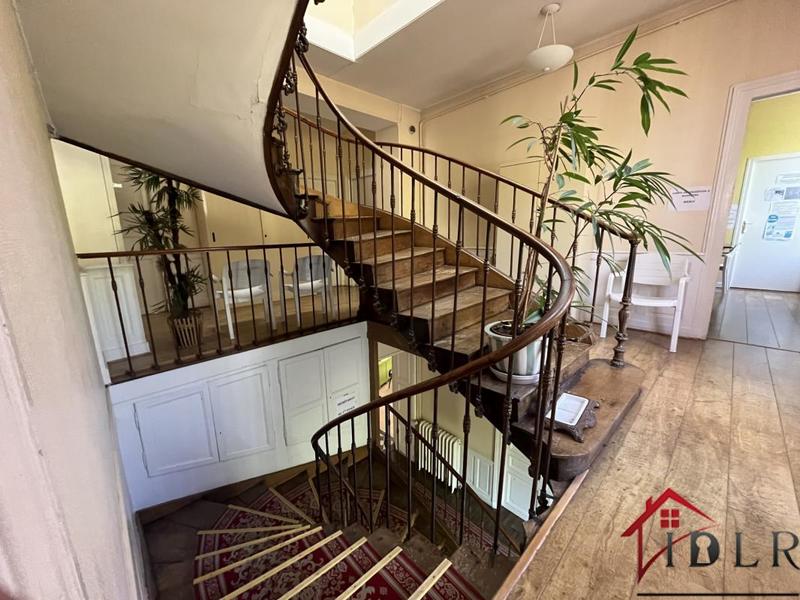 Propriété - 230 m² - 12 pièces