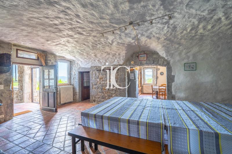 Maison - 354 m² - 14 pièces