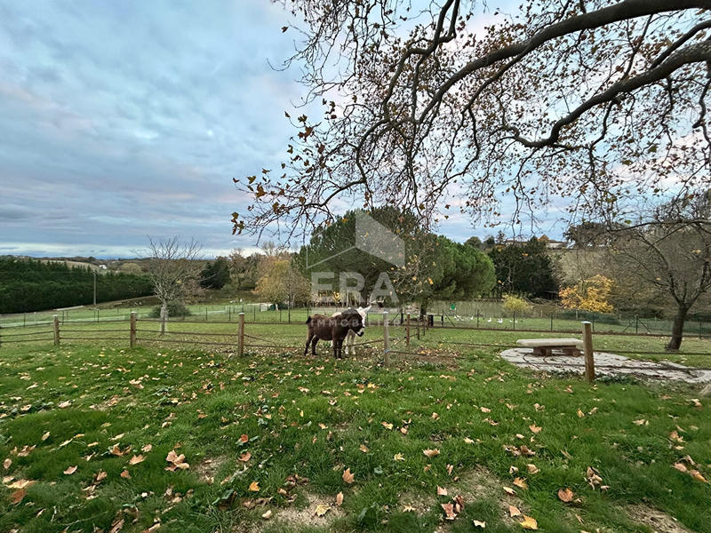 Maison - 440 m² - 7 pièces