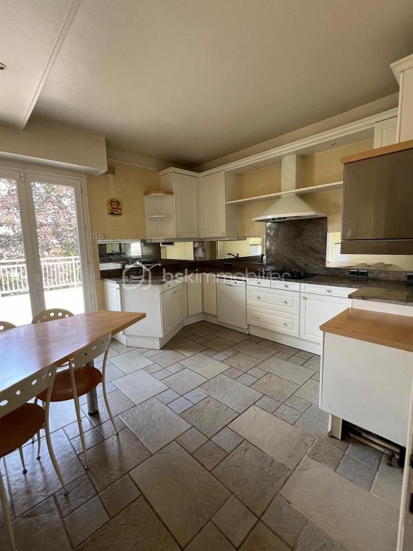 Propriété - 300 m² - 10 pièces