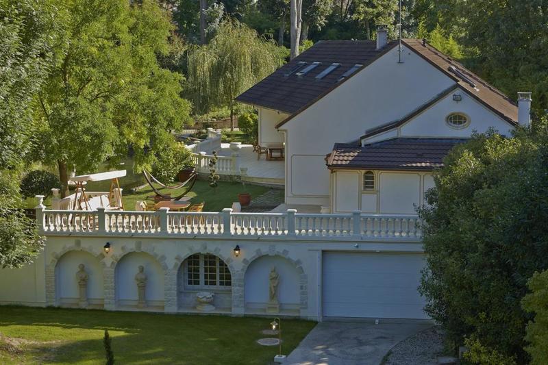 Maison - 700 m² - 15 pièces