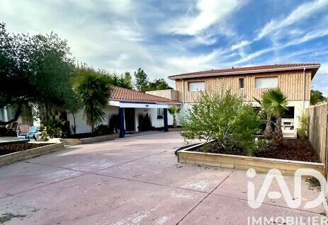 Maison - 270 m² - 8 pièces