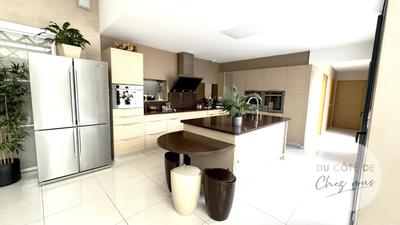 Maison - 295 m² - 8 pièces