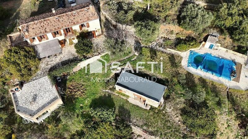 Maison - 205 m² - 6 pièces