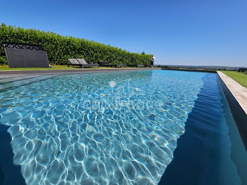 Propriété - 820 m² - 18 pièces