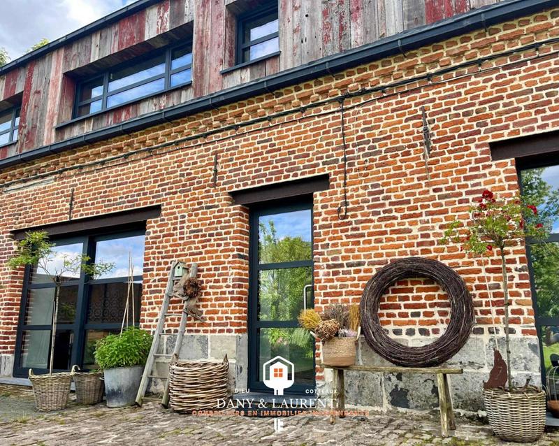 Maison - 720 m² - 12 pièces