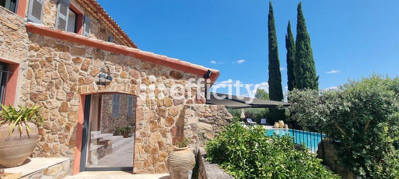 Maison - 230 m² - 5 pièces