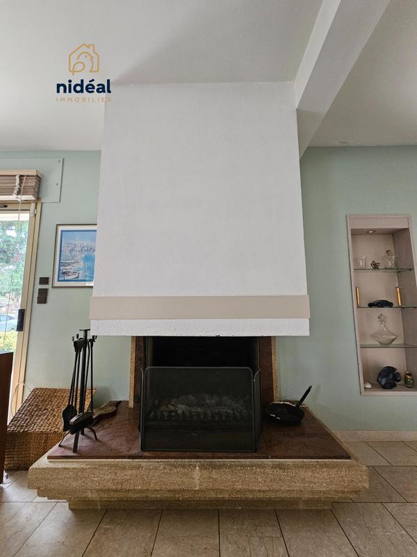 Maison - 201 m² - 7 pièces