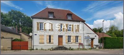 Maison - 232 m² - 8 pièces