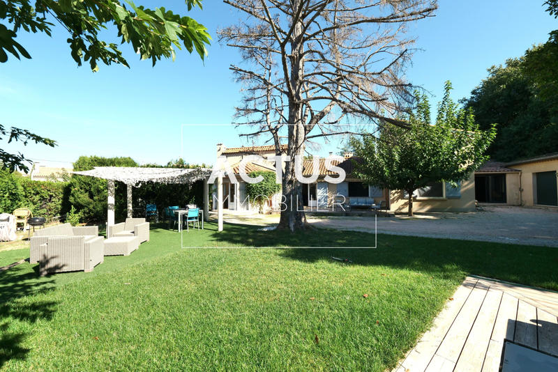 Maison - 214 m² - 6 pièces