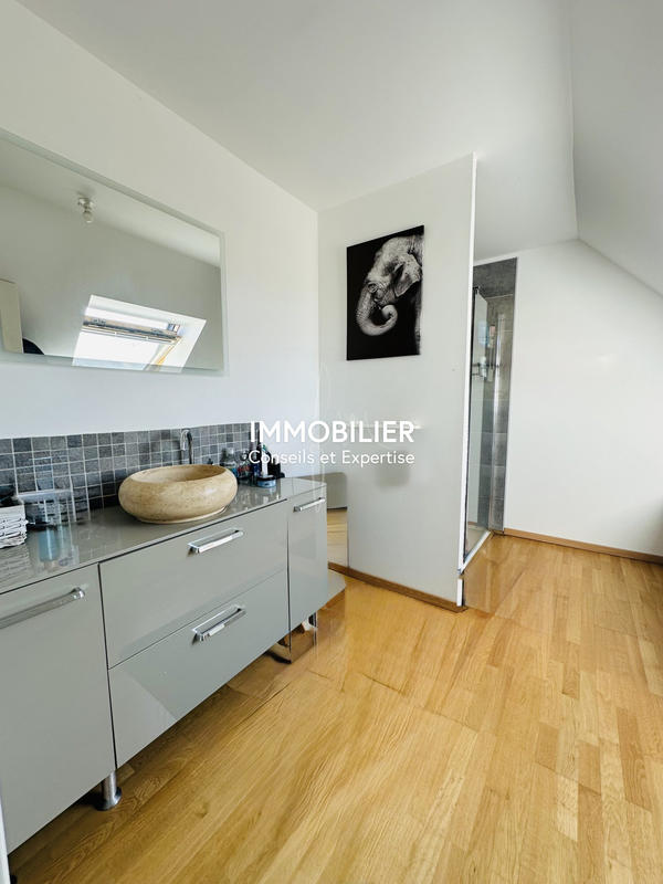 Maison traditionnelle - 163 m² - 6 pièces