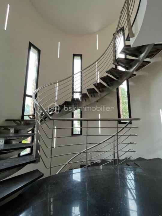 Demeure - 566 m² - 10 pièces