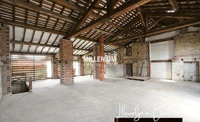 Maison - 210 m² - 2 pièces