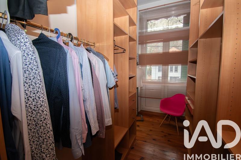 Maison - 247 m² - 9 pièces