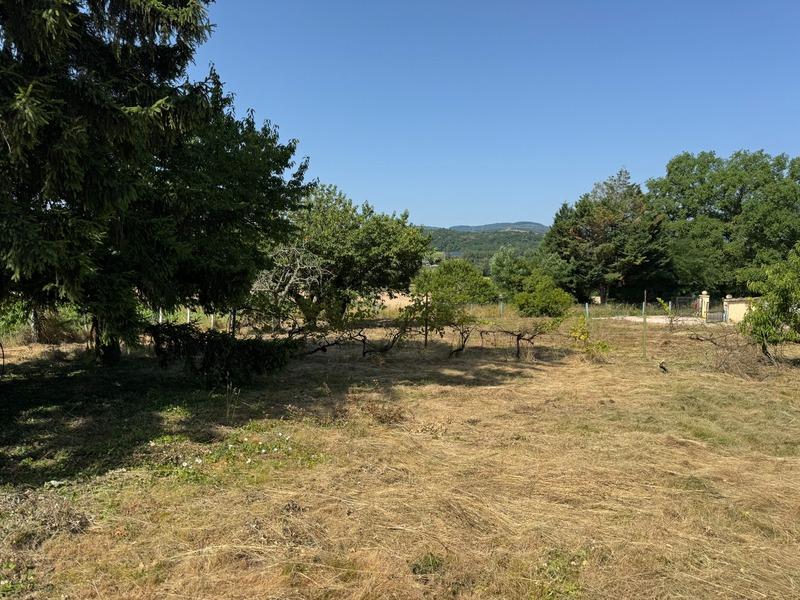 Terrain constructible - 1 049 m²