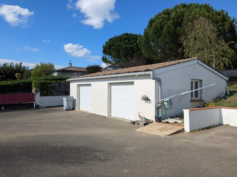 Maison - 330 m² - 8 pièces