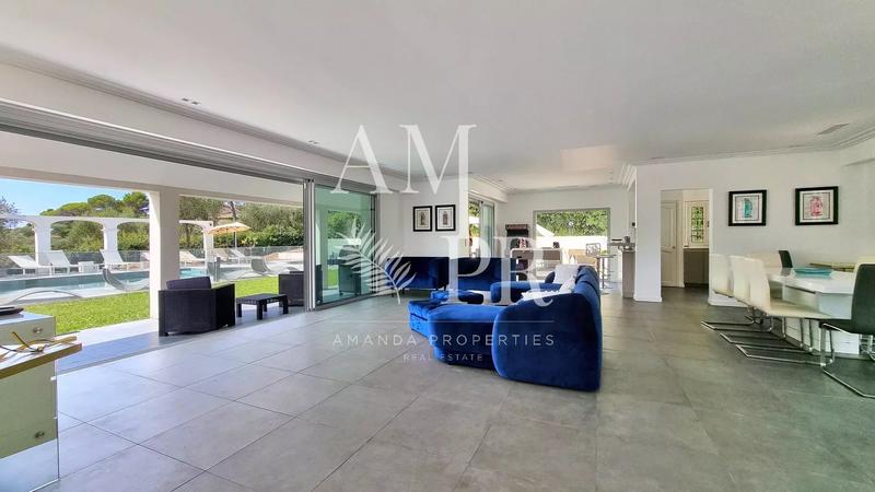 Villa - 250 m² - 8 pièces