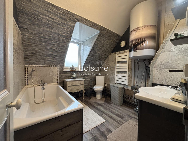 Maison - 180 m² - 8 pièces