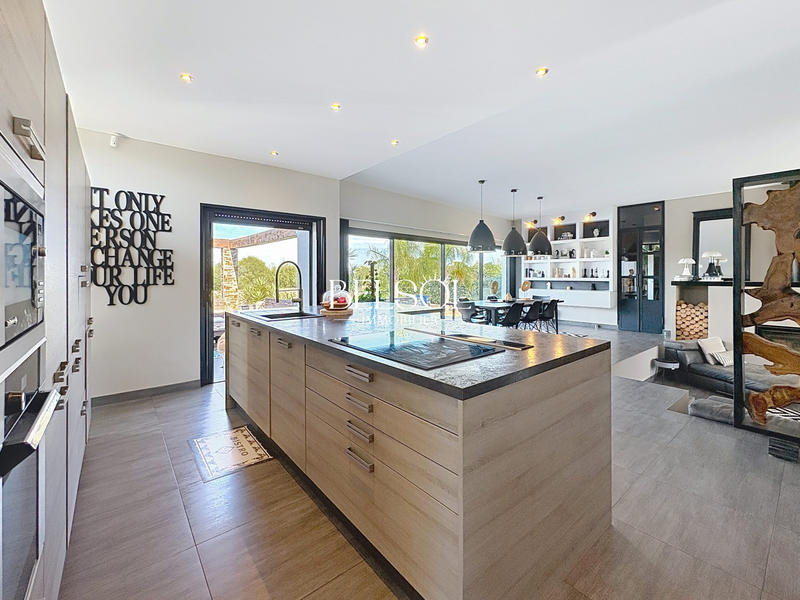 Villa - 211 m² - 4 pièces