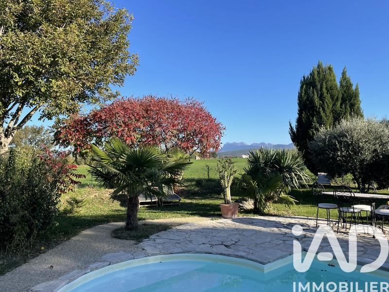 Maison - 1 200 m² - 37 pièces